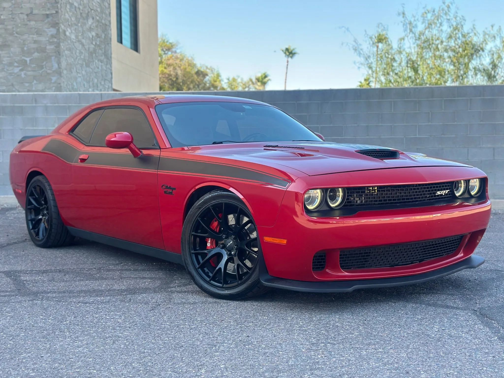 Used 2016 Dodge Challenger SRT Hellcat image 1