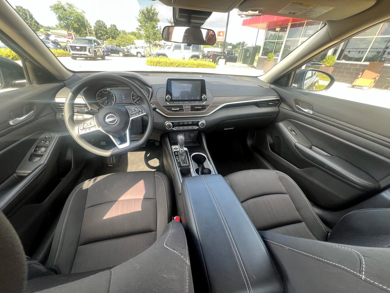 Used 2024 Nissan Altima 2.5 SV image 10
