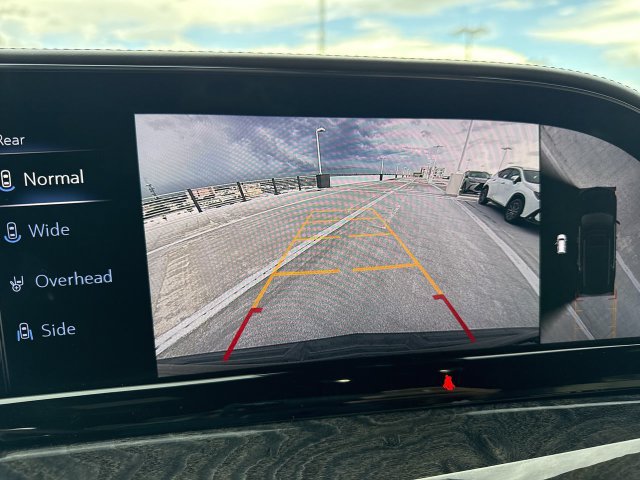 Used 2021 Cadillac Escalade Premium Luxury w/ Driver Assist Tech Package AWD/4WD image 17