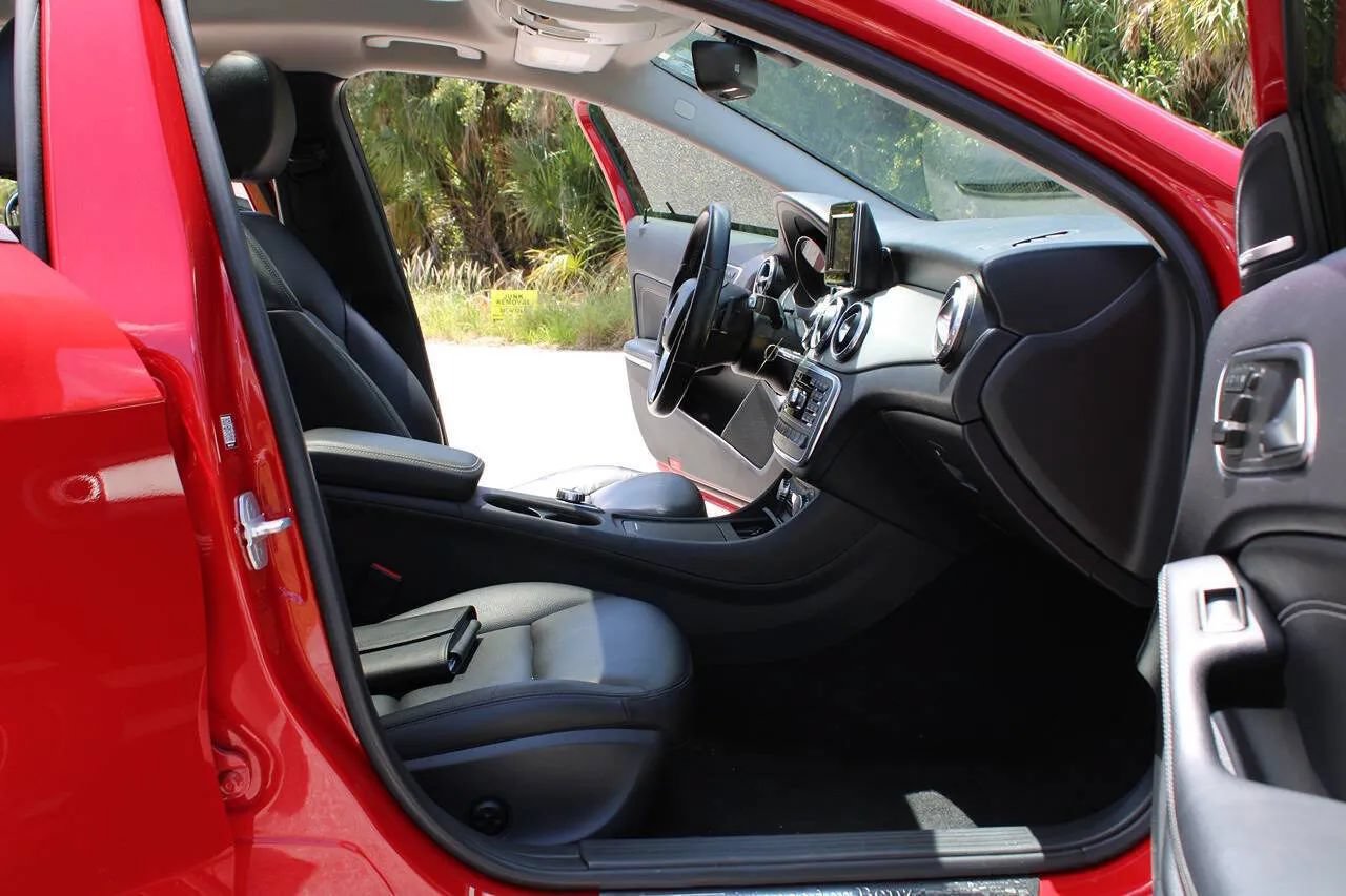 Used 2015 Mercedes-Benz GLA 250 4MATIC w/ Premium Package image 11