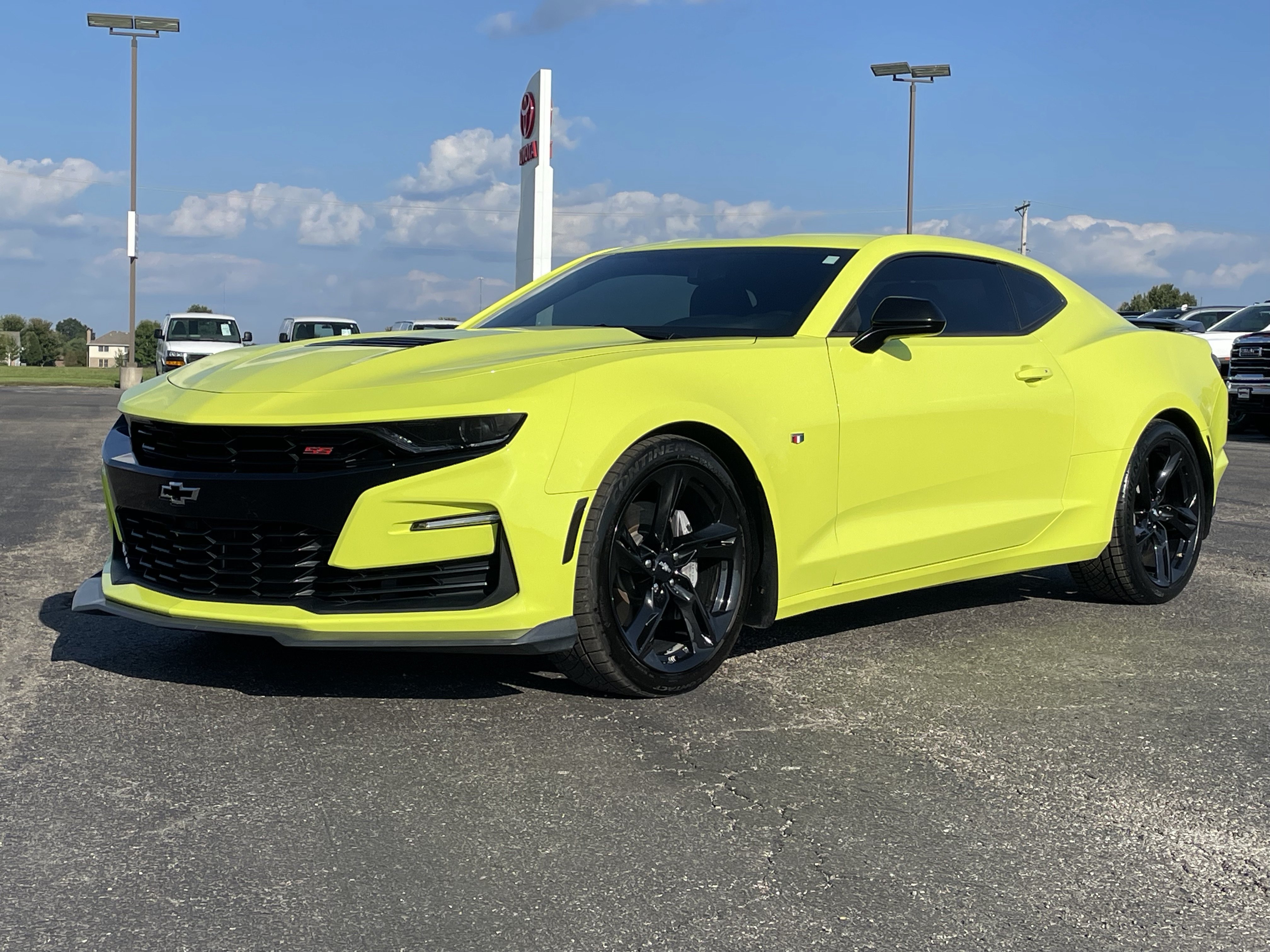 Certified 2019 Chevrolet Camaro SS w/ Black Appearance Package RWD image 8