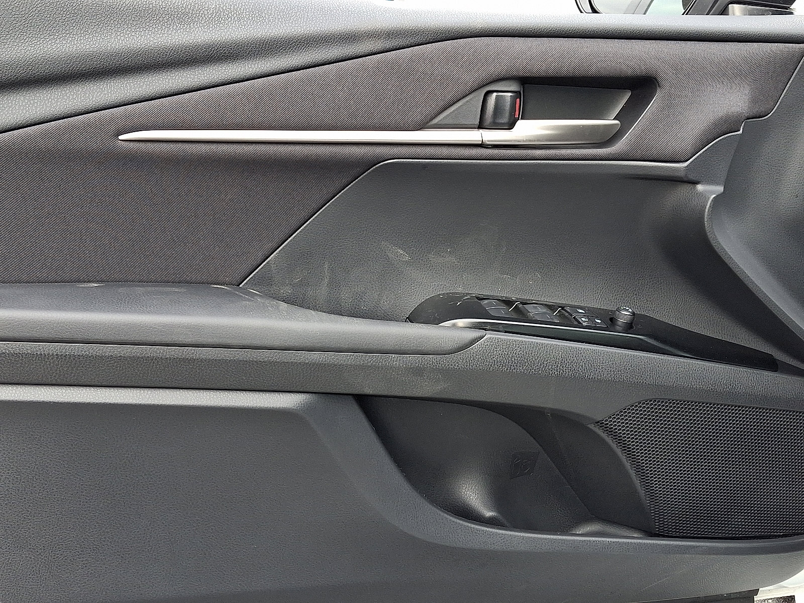 Used 2025 Toyota Camry LE image 13