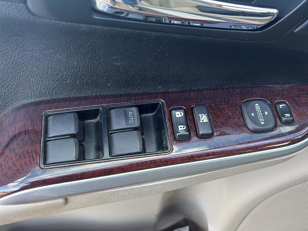 Used 2014 Toyota Camry XLE image 19