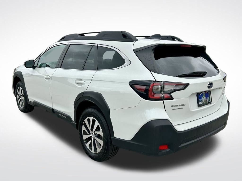 Used 2025 Subaru Outback Premium image 7