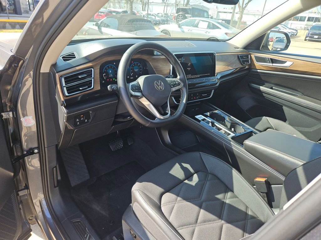 Used 2025 Volkswagen Atlas SE image 13