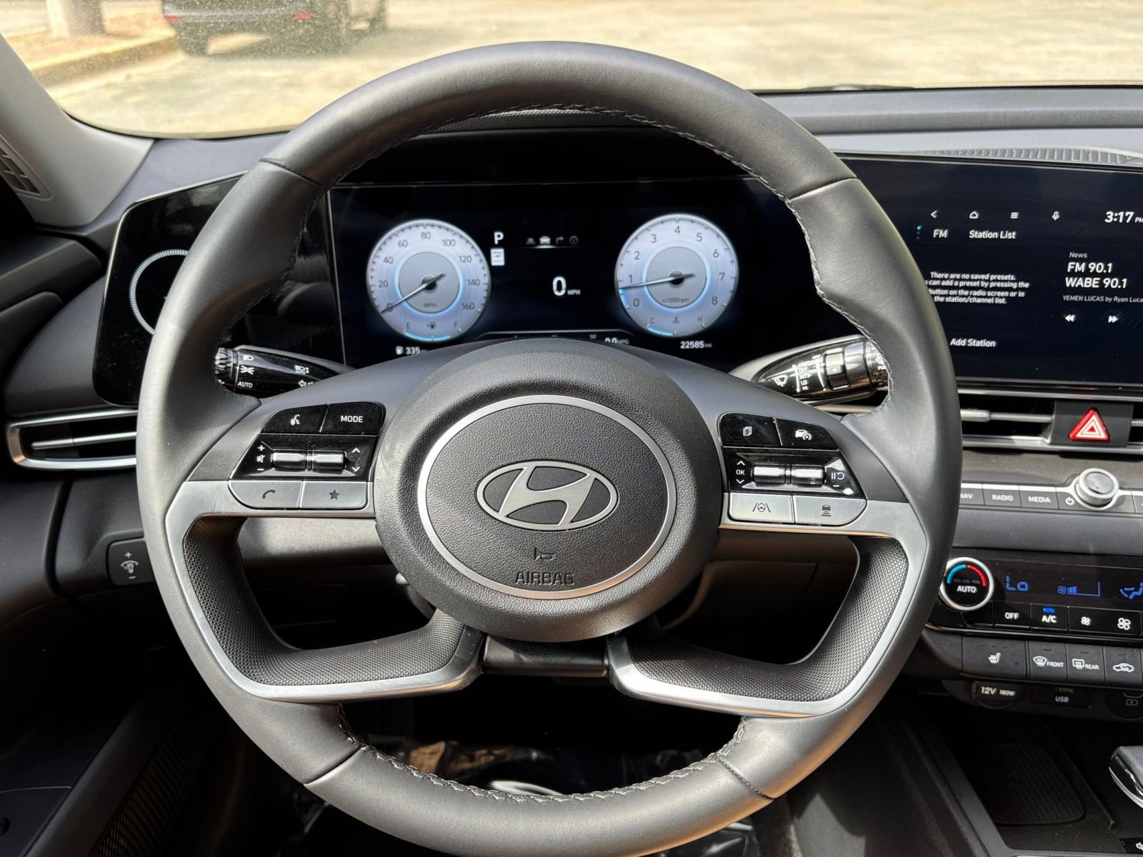 Used 2025 Hyundai Elantra SEL FWD image 36