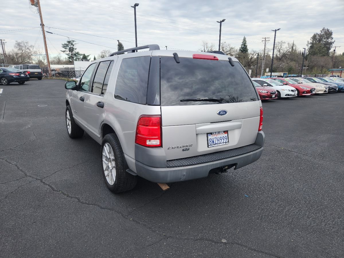 Used 2002 Ford Explorer XLS image 3