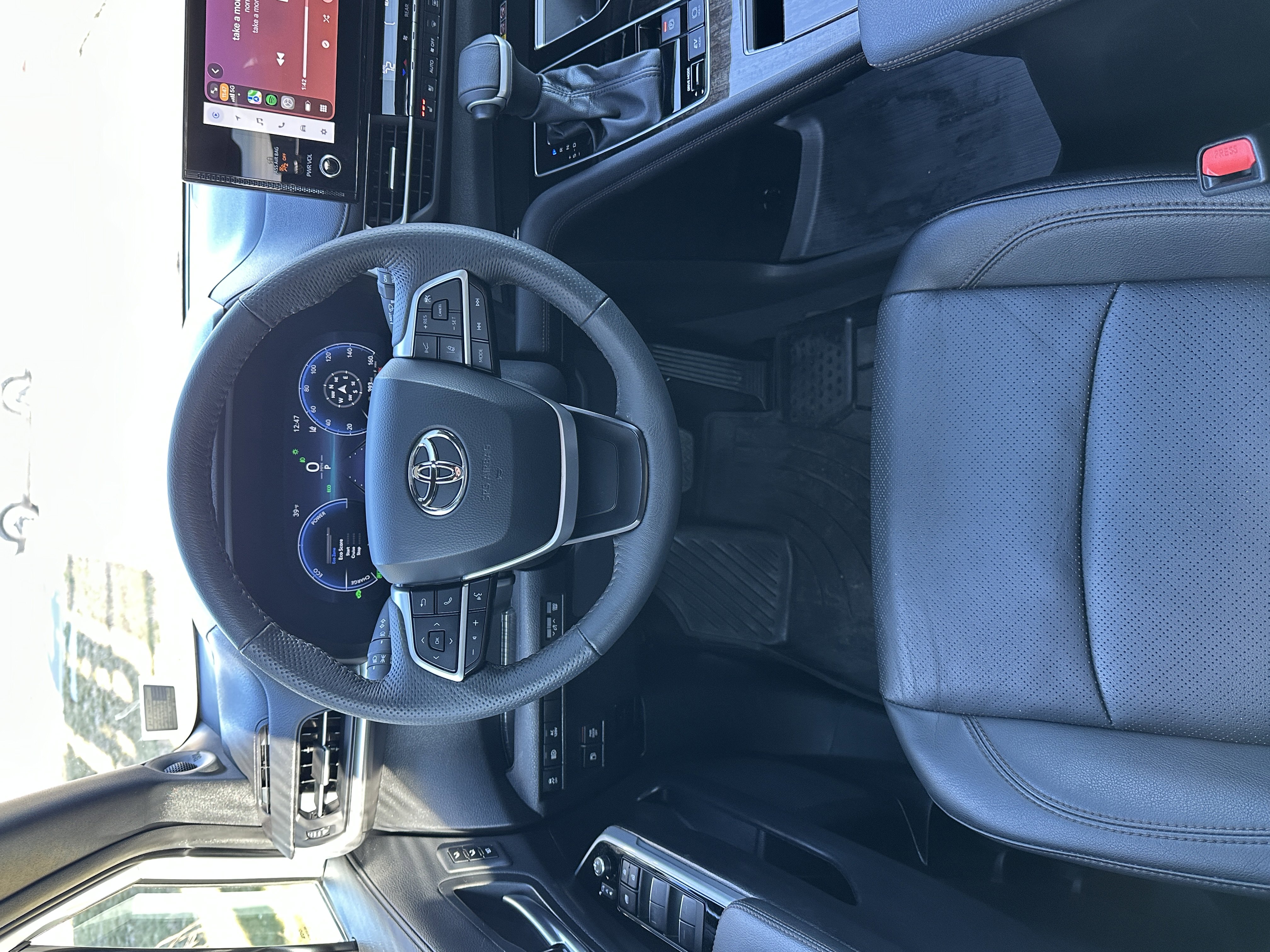 Used 2025 Toyota Sienna Limited image 39