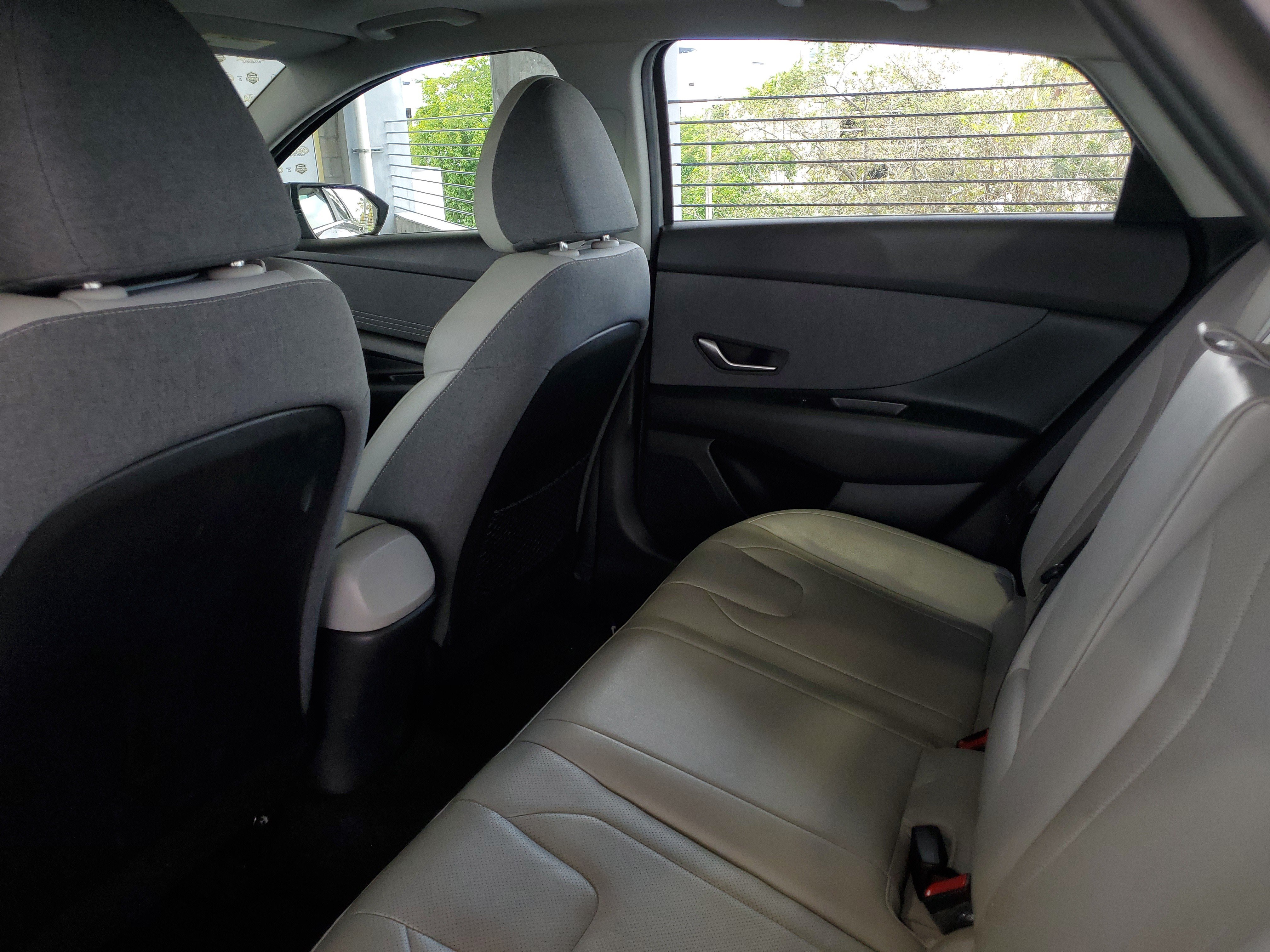 Used 2022 Hyundai Elantra Limited FWD image 10