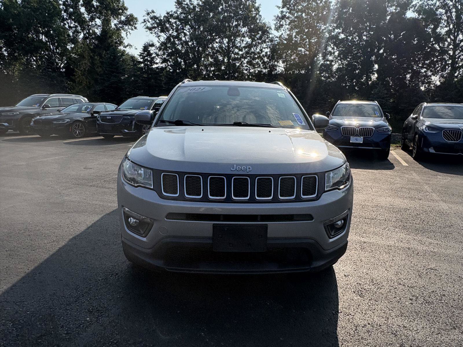 Used 2021 Jeep Compass Latitude w/ Convenience Group AWD/4WD image 2