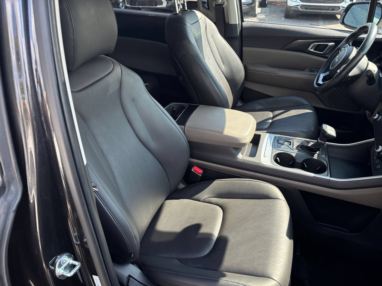 Used 2026 Kia Carnival FWD image 38