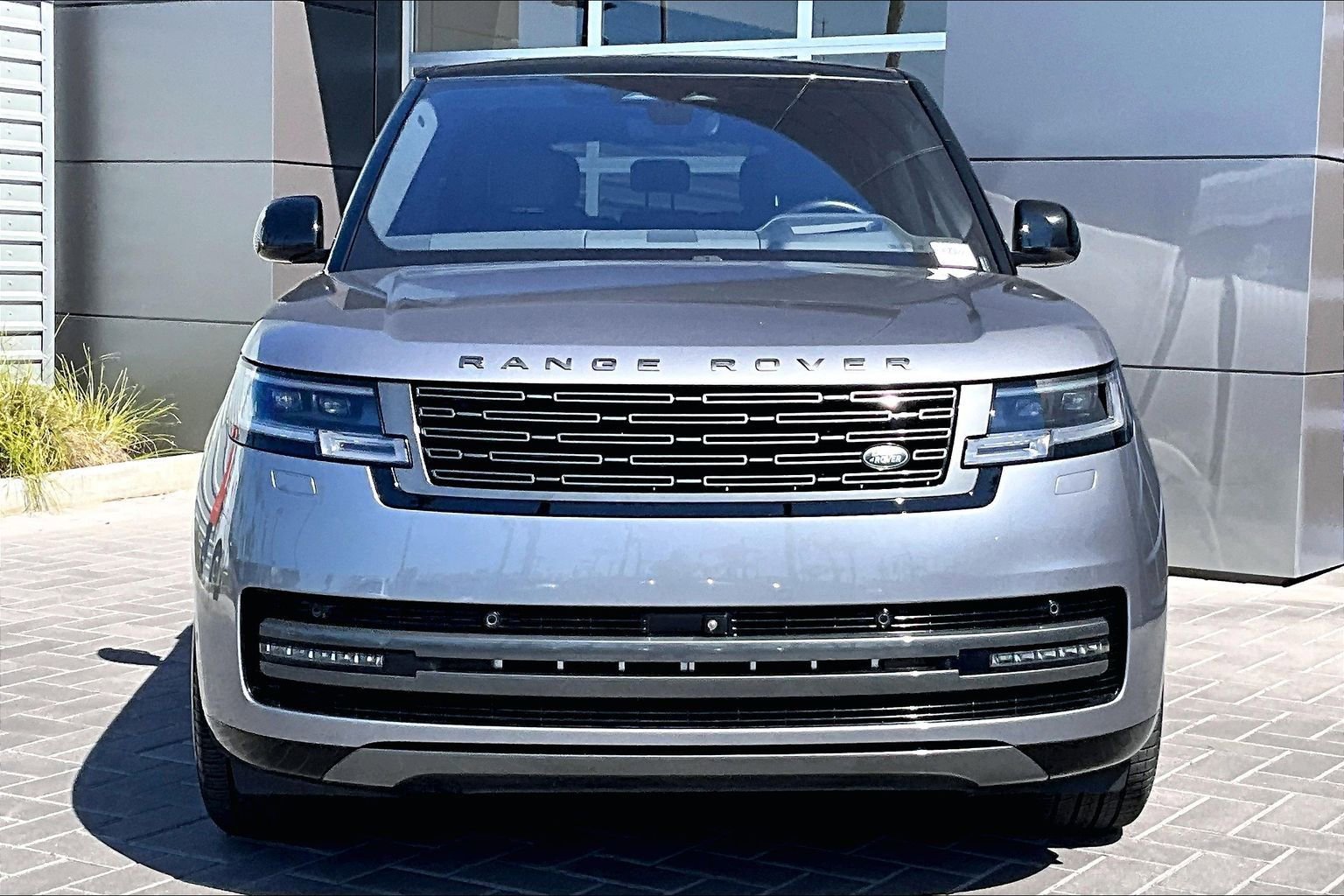 Used 2023 Land Rover Range Rover SE image 2