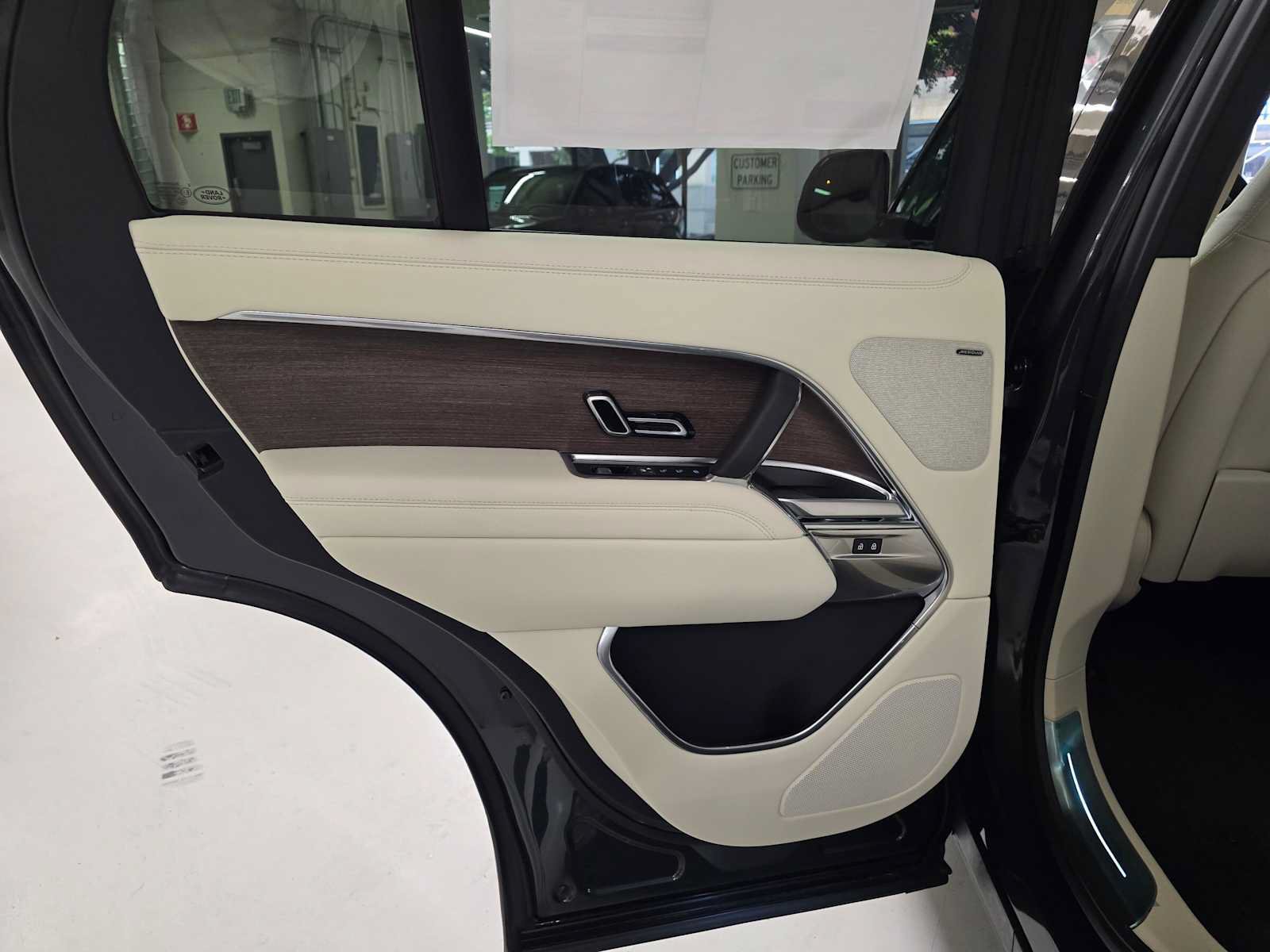 New 2026 Land Rover Range Rover SE AWD/4WD image 16