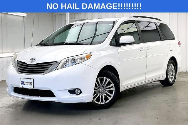 Used 2012 Toyota Sienna XLE w/ Entertainment Pkg FWD image 2