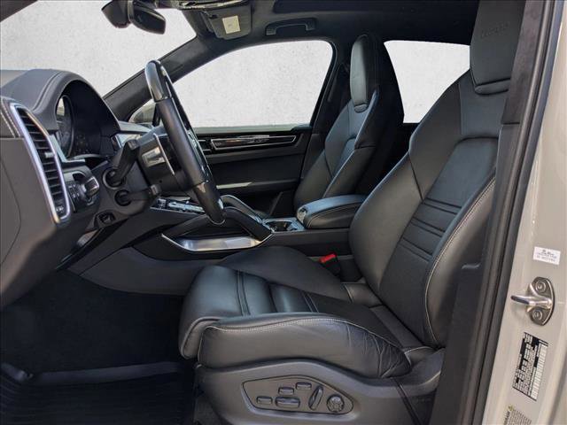 Used 2022 Porsche Cayenne Turbo image 17