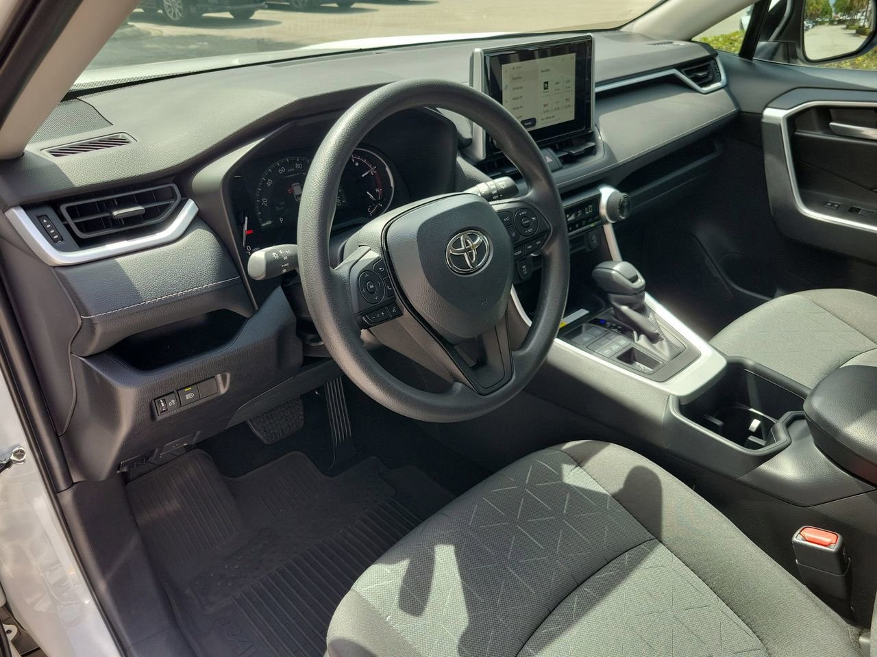 Used 2025 Toyota RAV4 XLE AWD/4WD image 15