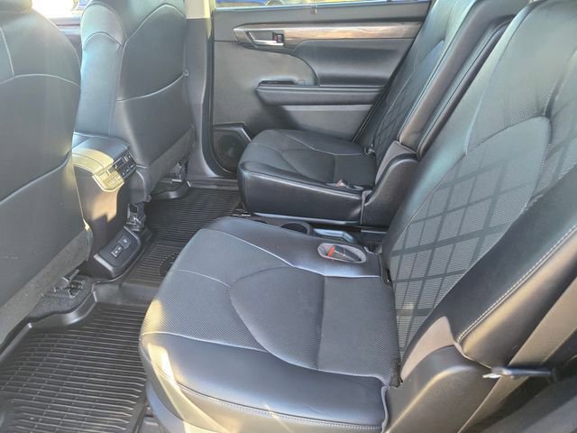 Used 2023 Toyota Highlander Platinum image 15