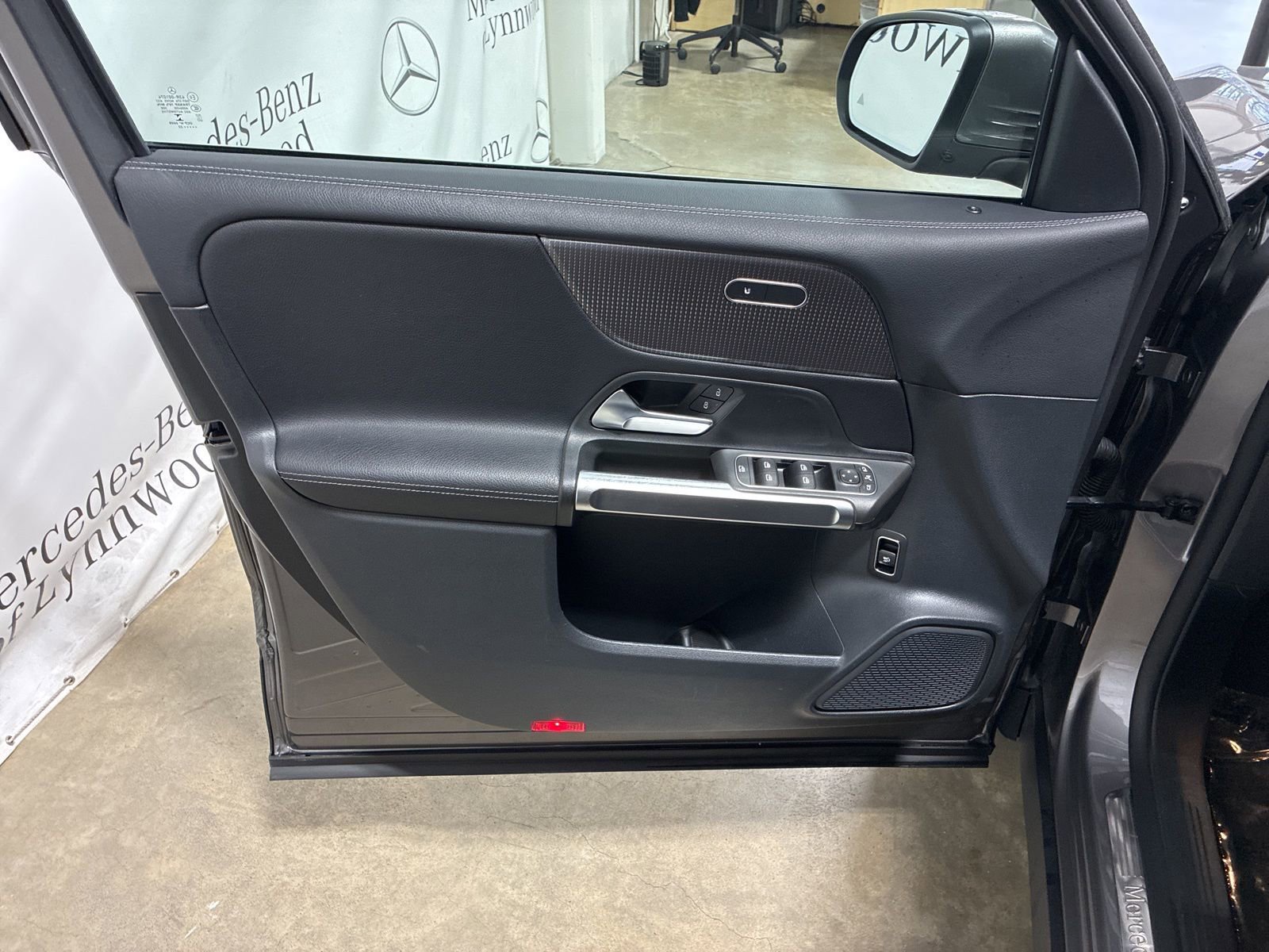 Used 2022 Mercedes-Benz GLB 250 4MATIC image 8