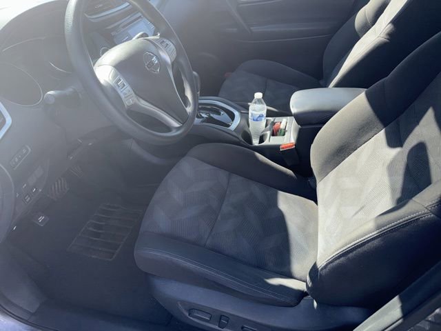 Used 2016 Nissan Rogue SV image 2