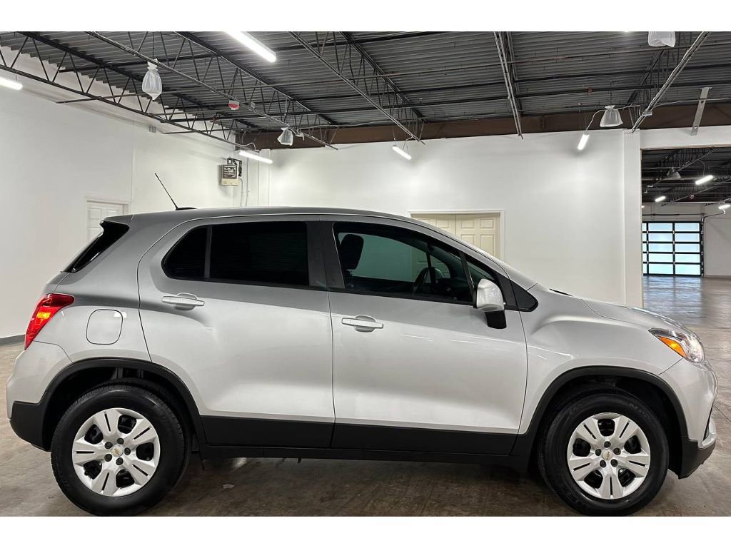 Used 2018 Chevrolet Trax LS FWD image 9