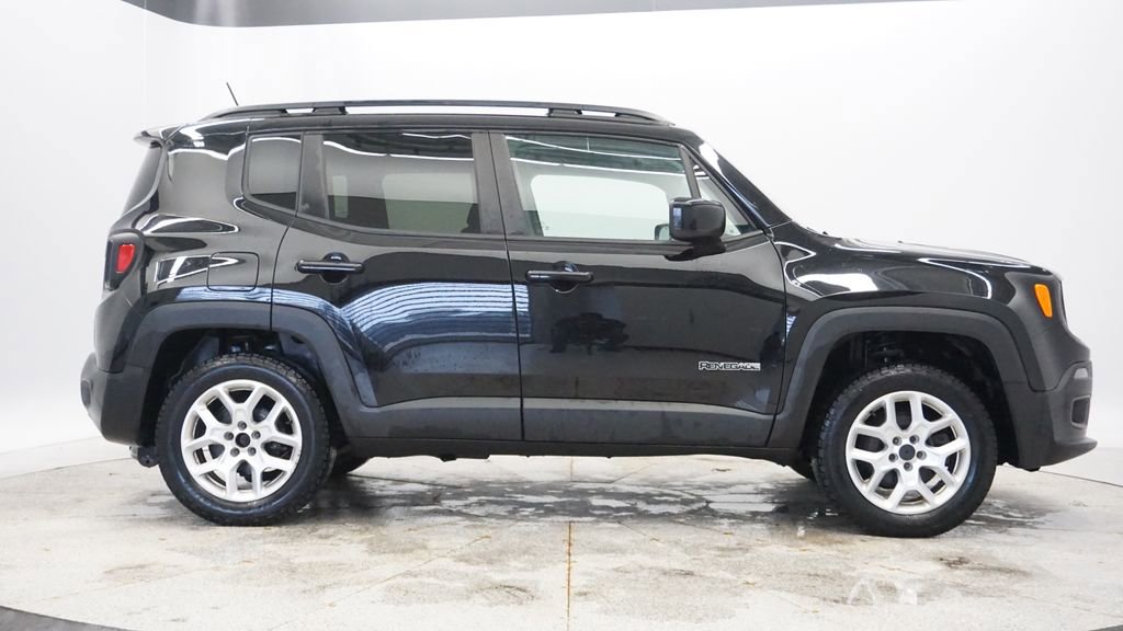 Used 2017 Jeep Renegade Latitude w/ Cold Weather Group image 7
