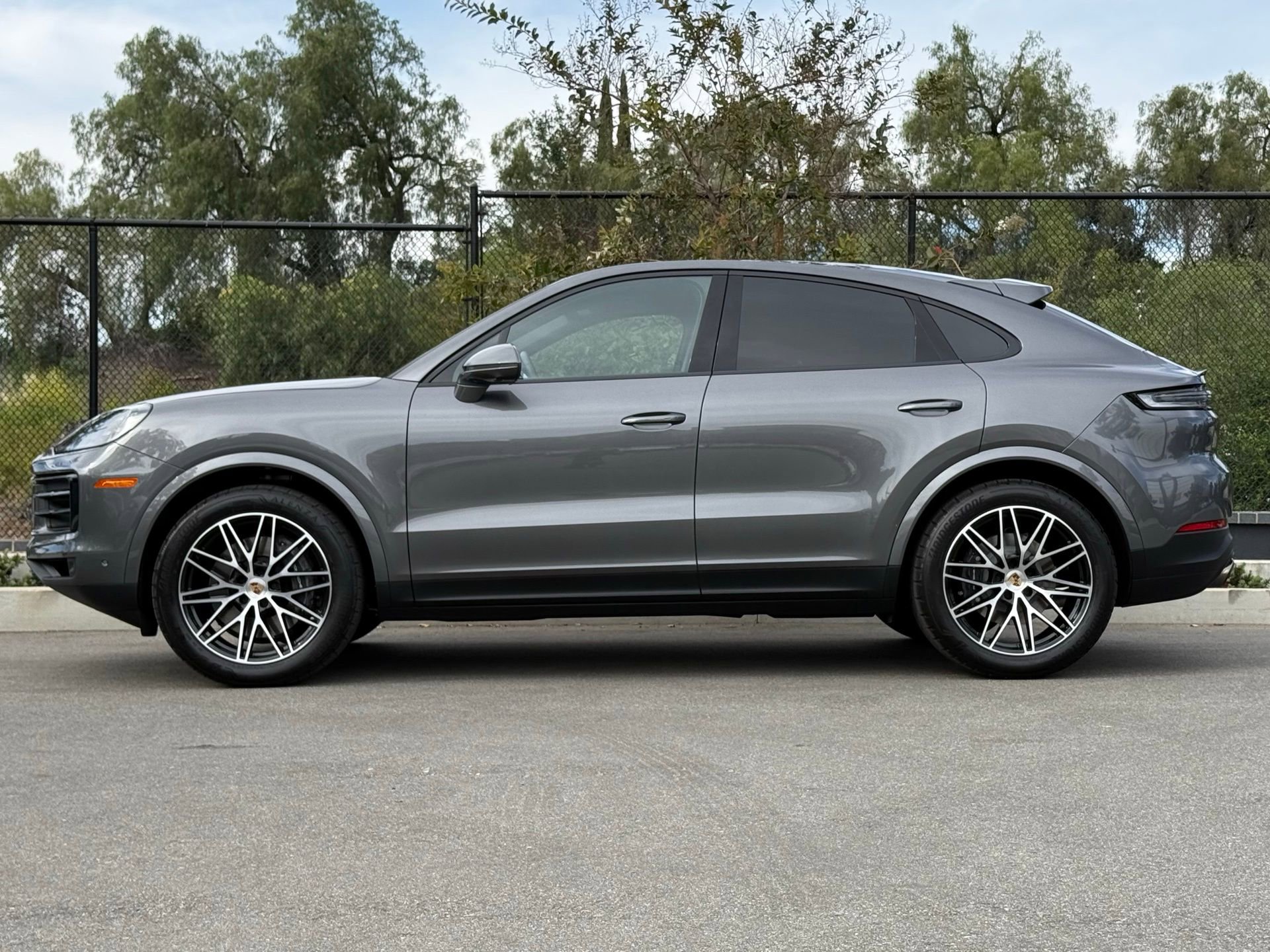 Used 2025 Porsche Cayenne Coupe image 2