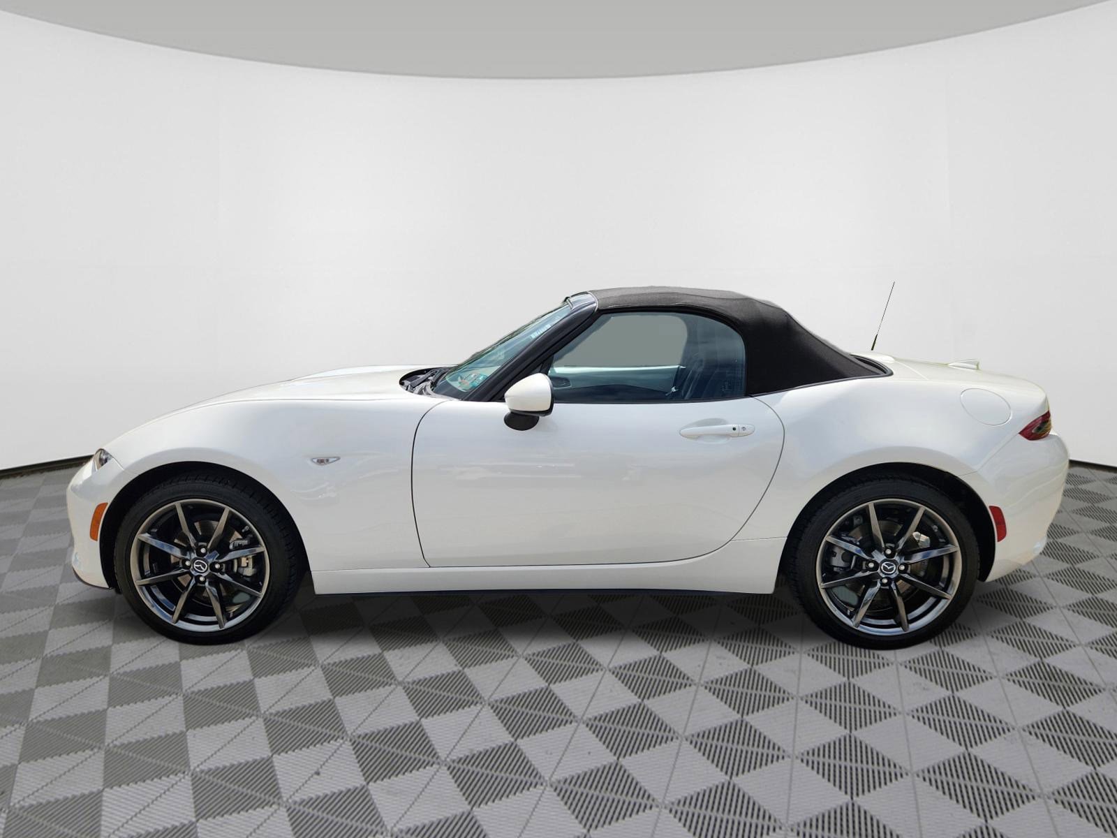 Used 2019 MAZDA MX-5 Miata Grand Touring RWD image 5