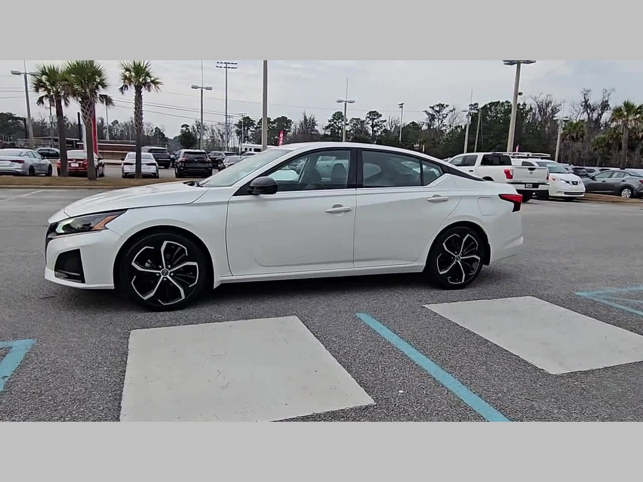 Used 2024 Nissan Altima 2.5 SR w/ SR Premium Package image 24