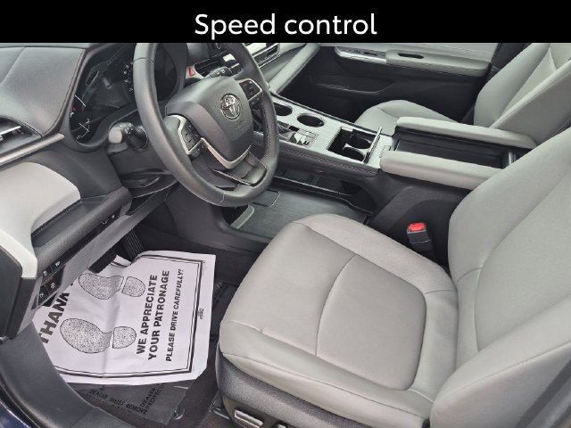 Used 2025 Toyota Sienna XLE FWD image 12