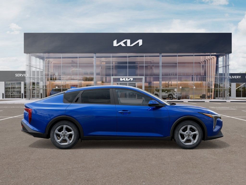 New 2025 Kia K4 LXS image 3