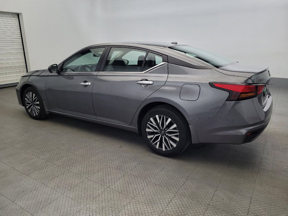 Used 2024 Nissan Altima 2.5 SV image 3