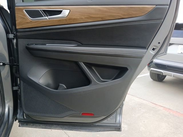 Used 2024 Volkswagen Atlas SE w/ Black Wheel Package image 12