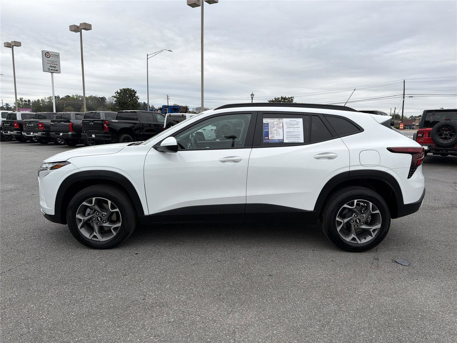 Used 2025 Chevrolet Trax LT image 7