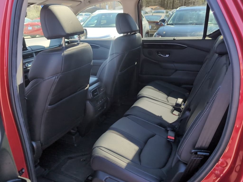 Certified 2025 Honda Pilot Touring image 14