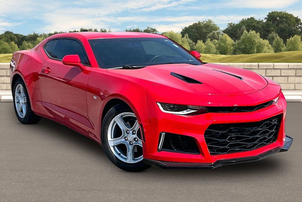 Used 2017 Chevrolet Camaro LT RWD image 2