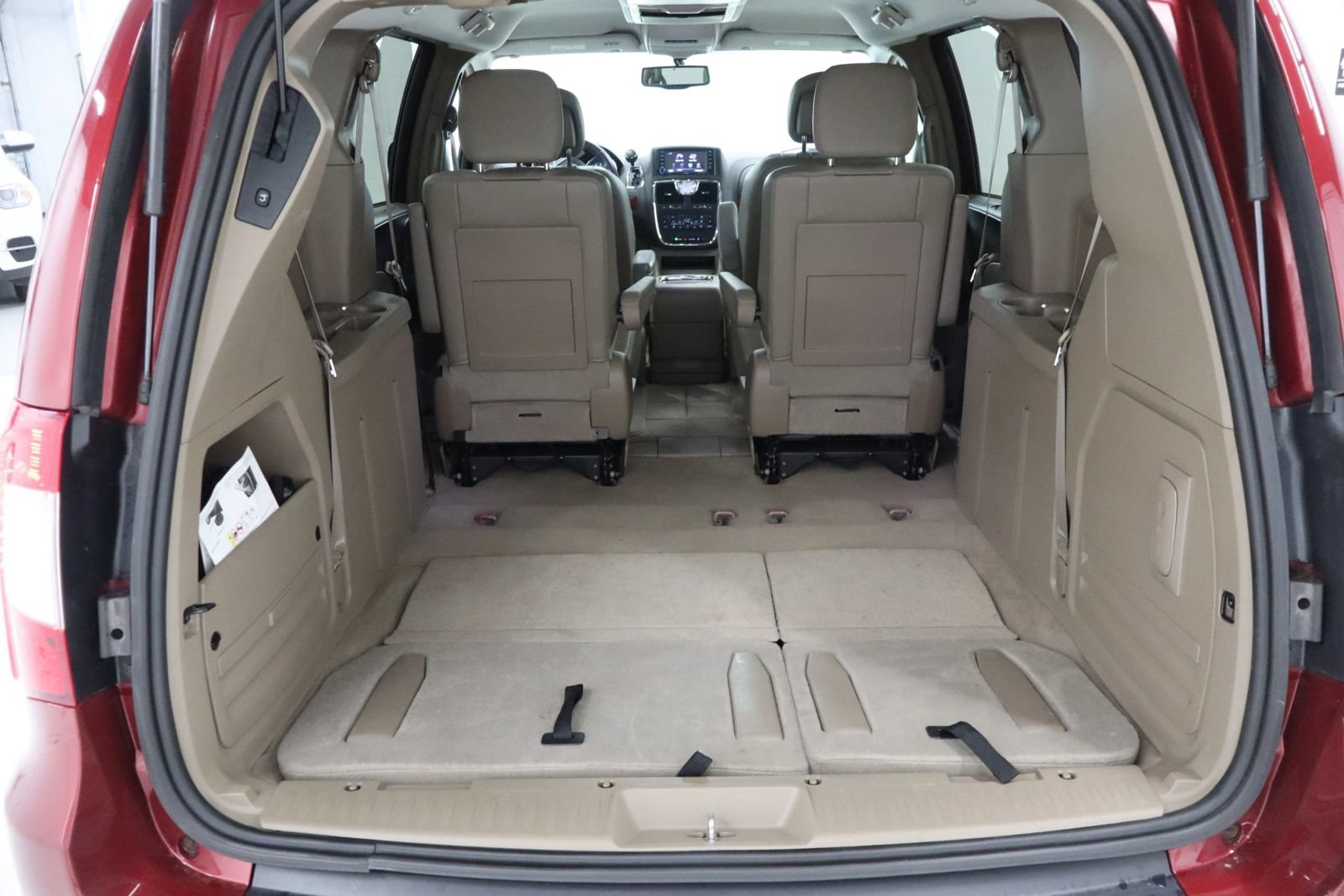 Used 2014 Chrysler Town & Country Touring-L w/ Driver Convenience Group FWD image 8