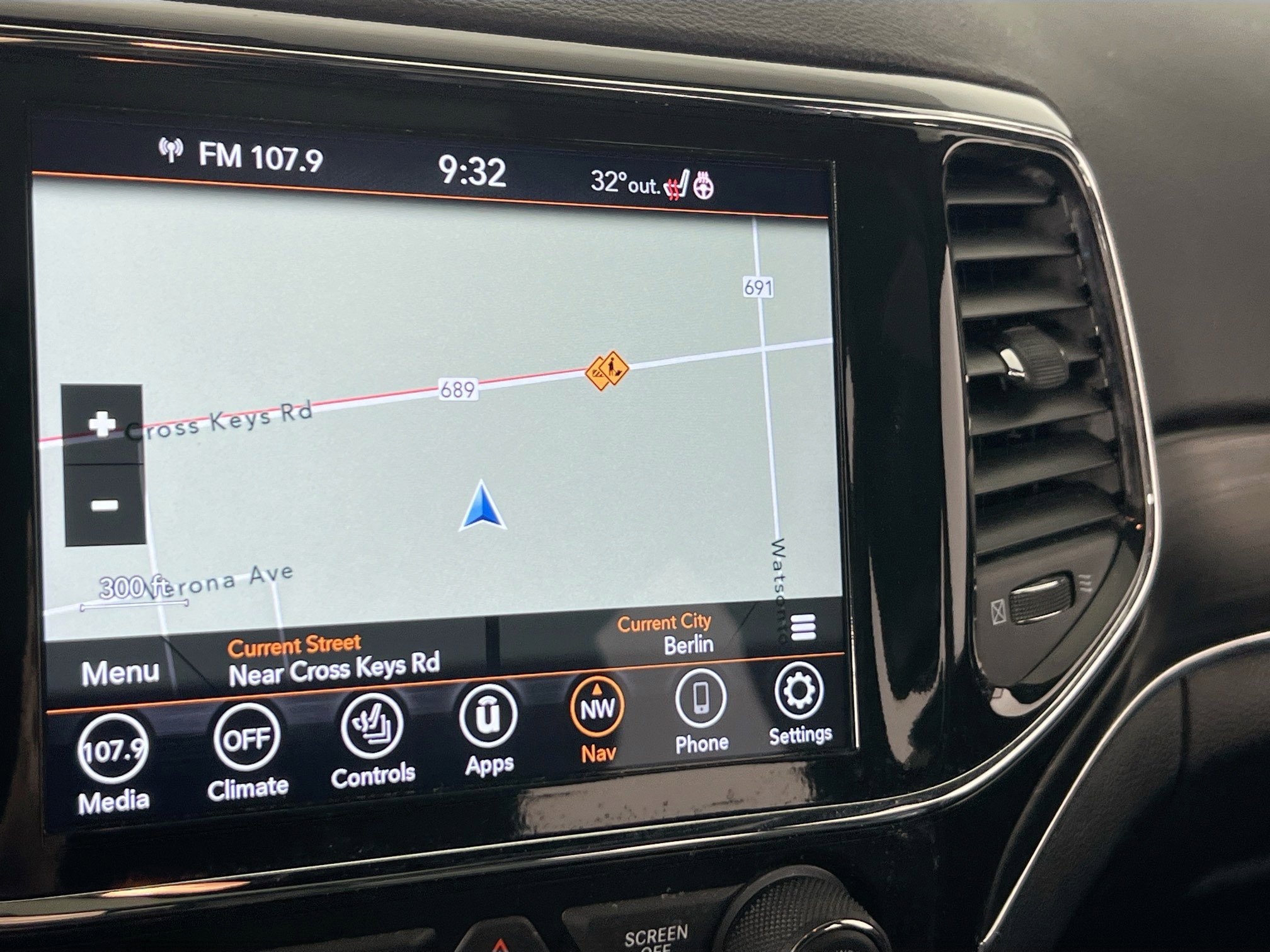 Used 2022 Jeep Grand Cherokee Limited image 12