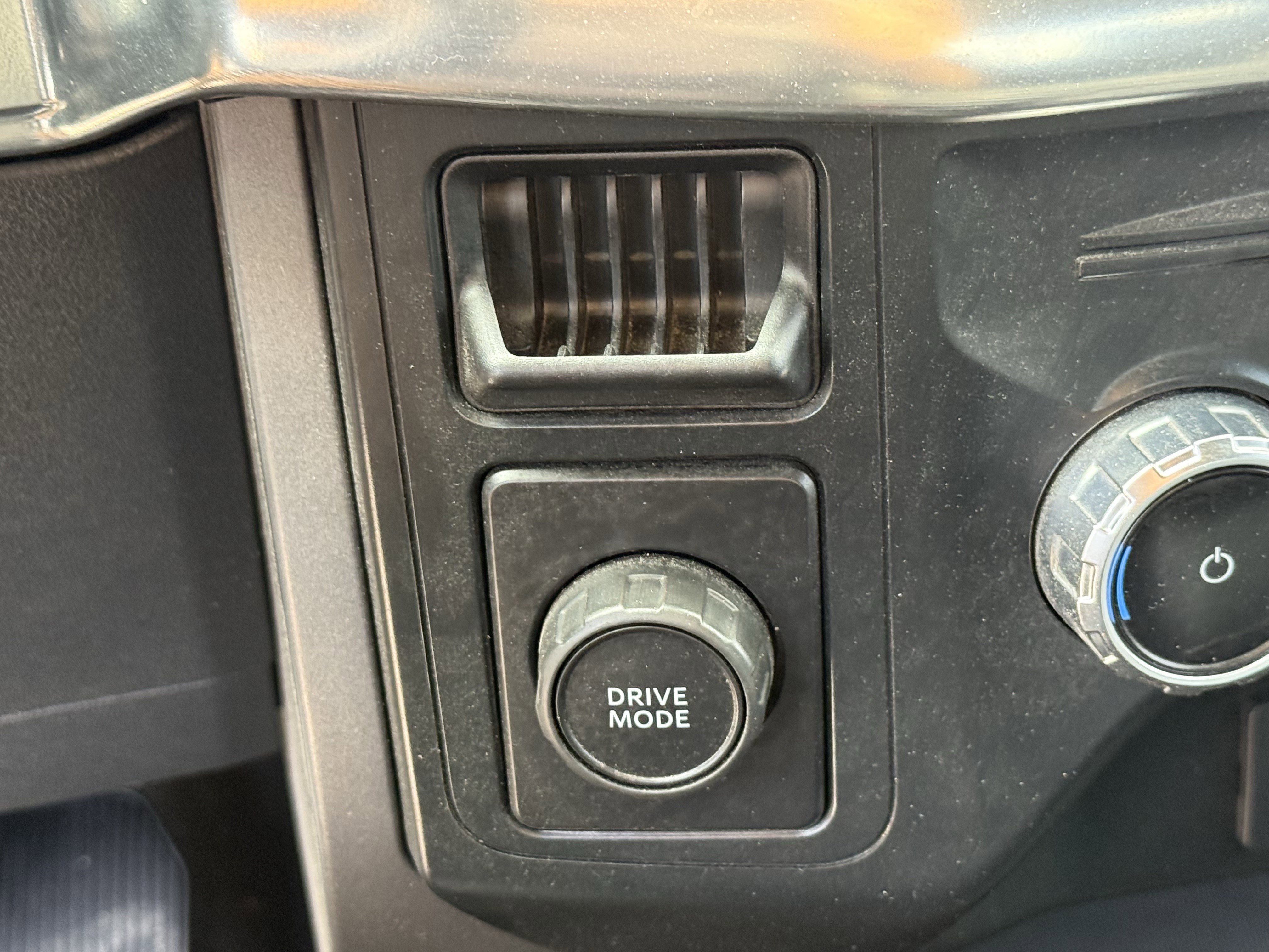 Used 2022 Ford F150 Lariat RWD image 23