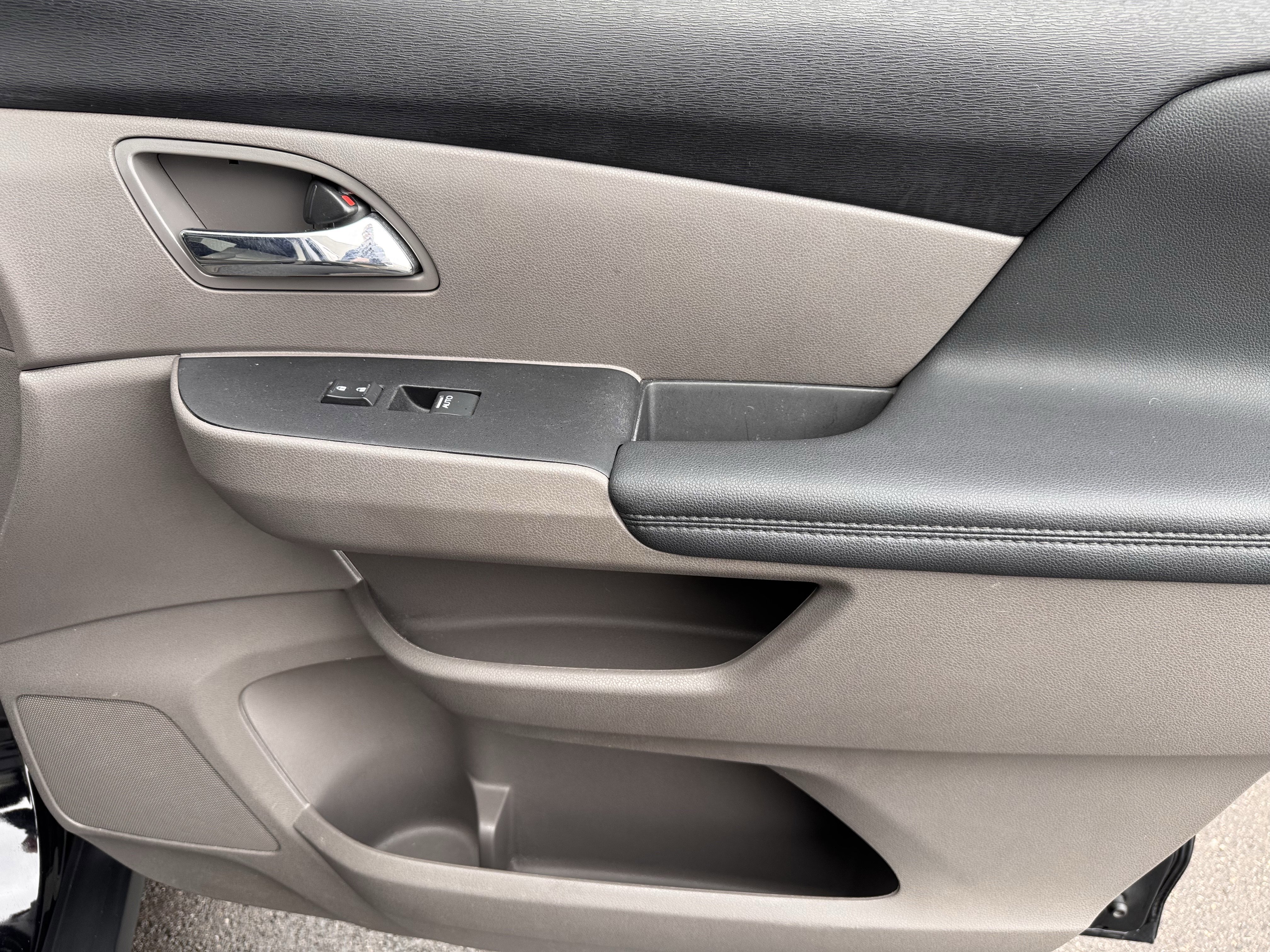 Used 2015 Honda Odyssey EX-L image 27