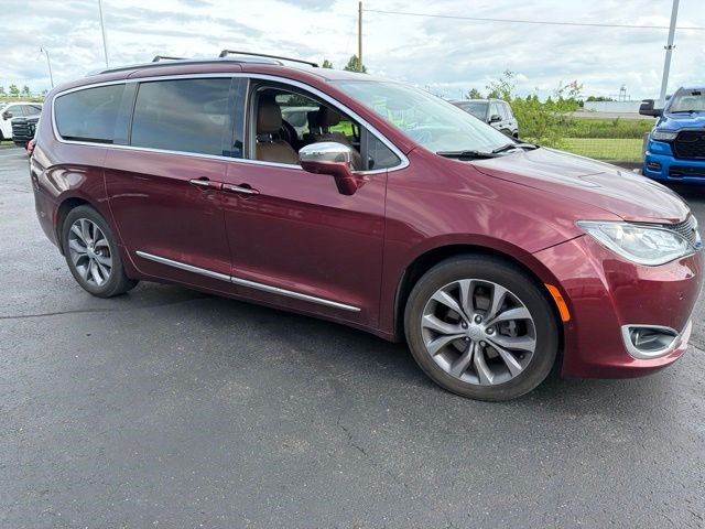 Used 2019 Chrysler Pacifica Limited w/ Tire & Wheel Group FWD image 8