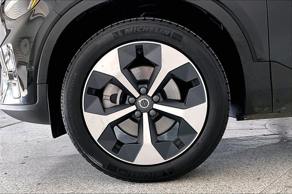 Certified 2025 Volvo XC40 B5 Plus image 12