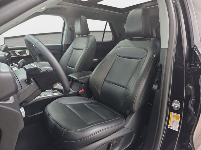 Used 2023 Ford Explorer XLT w/ Equipment Group 202A image 14