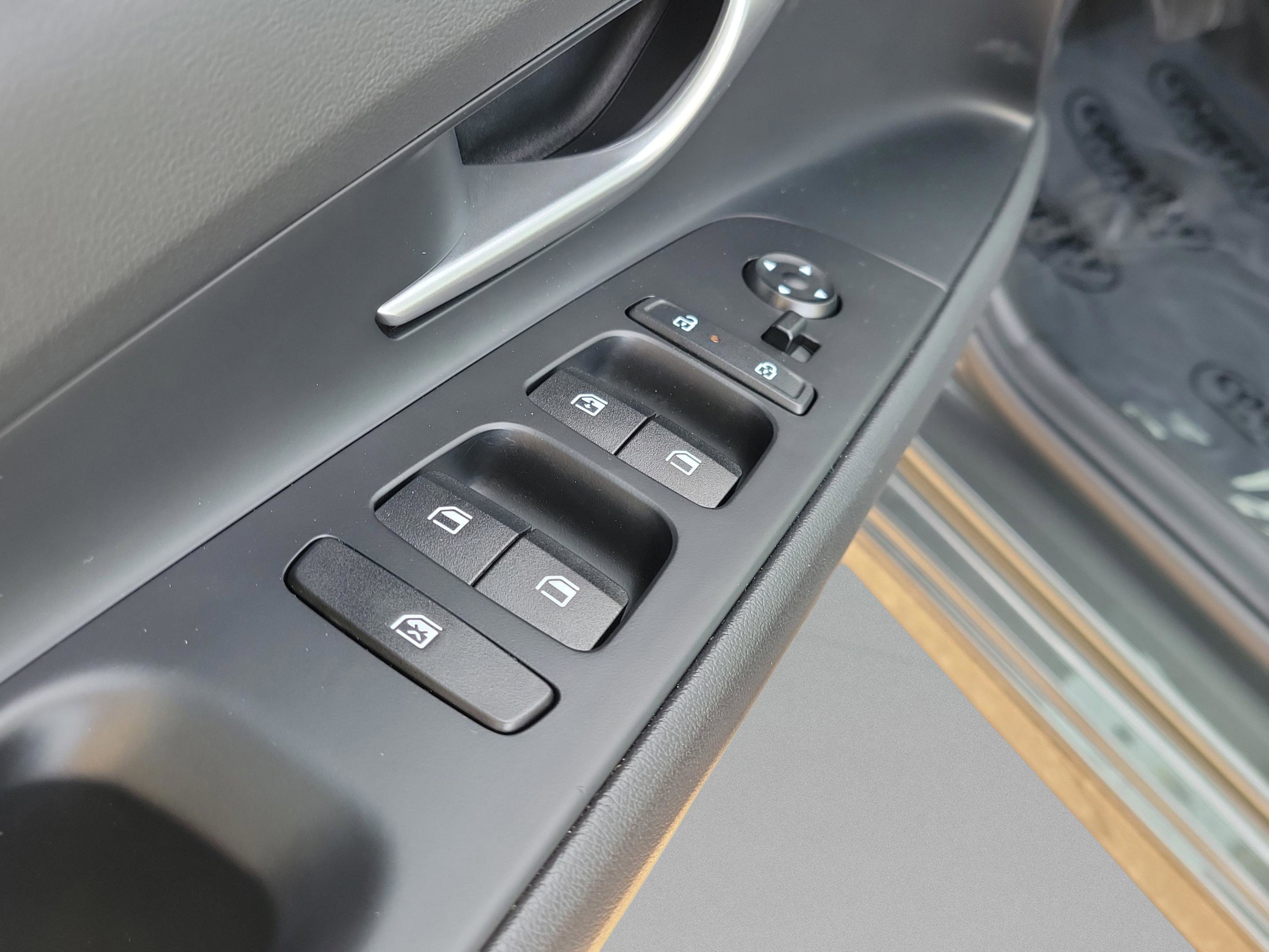 Used 2025 Hyundai Elantra Blue image 12