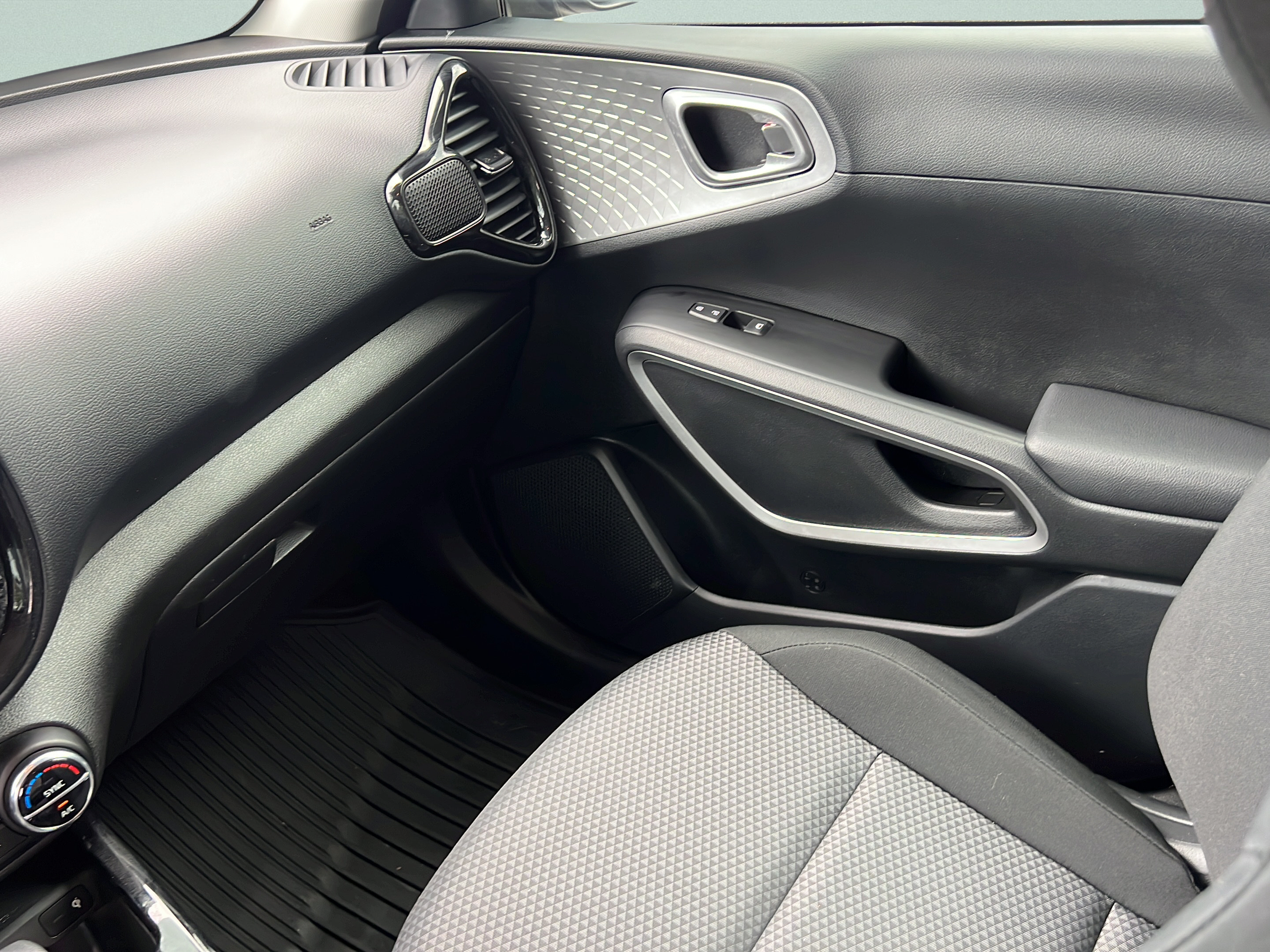 Certified 2025 Kia Soul S FWD image 13
