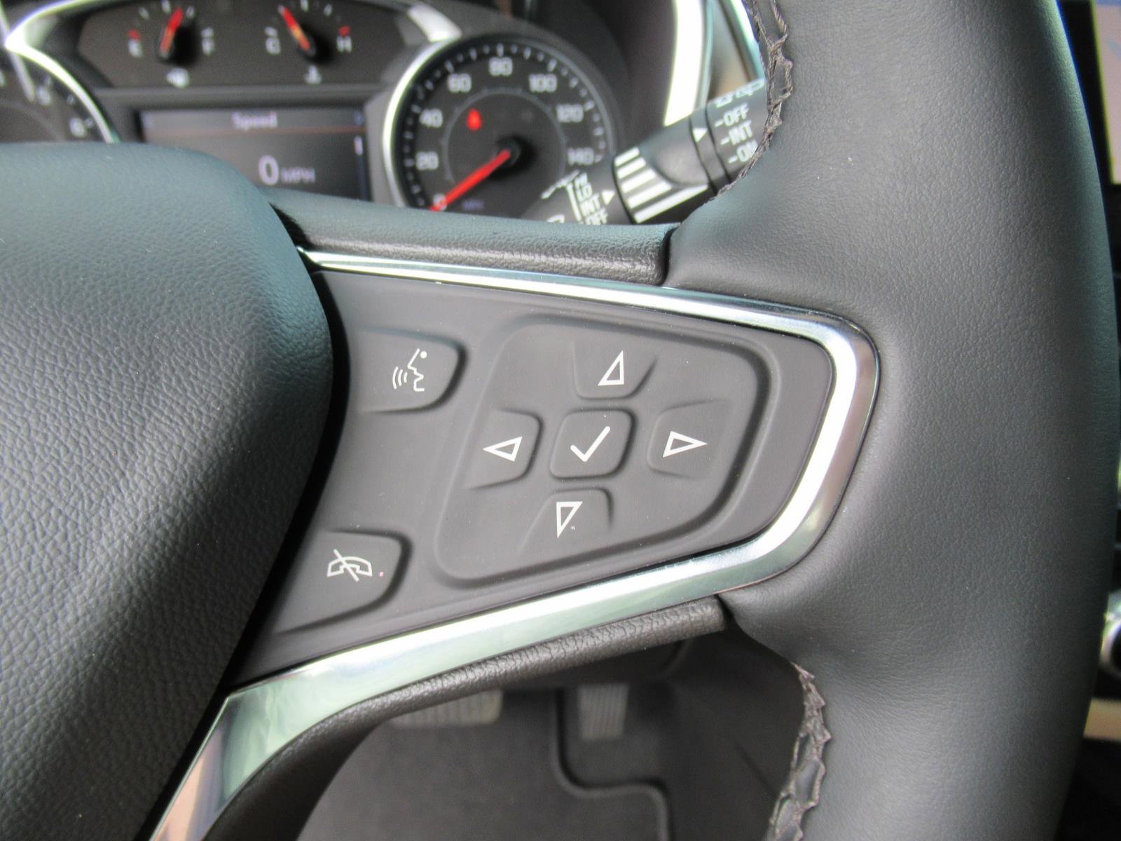 Used 2024 Chevrolet Equinox Premier FWD image 25