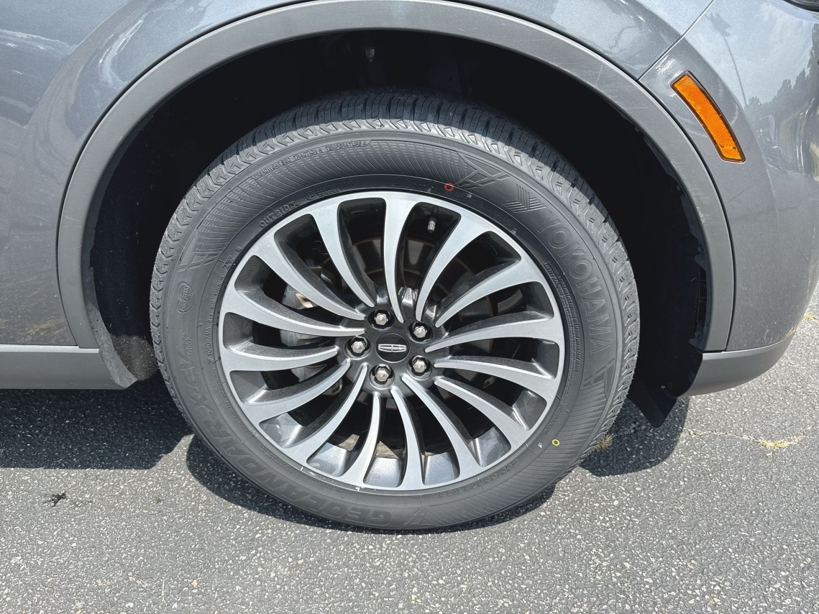 Used 2023 Lincoln Aviator AWD w/ Premium Package image 2