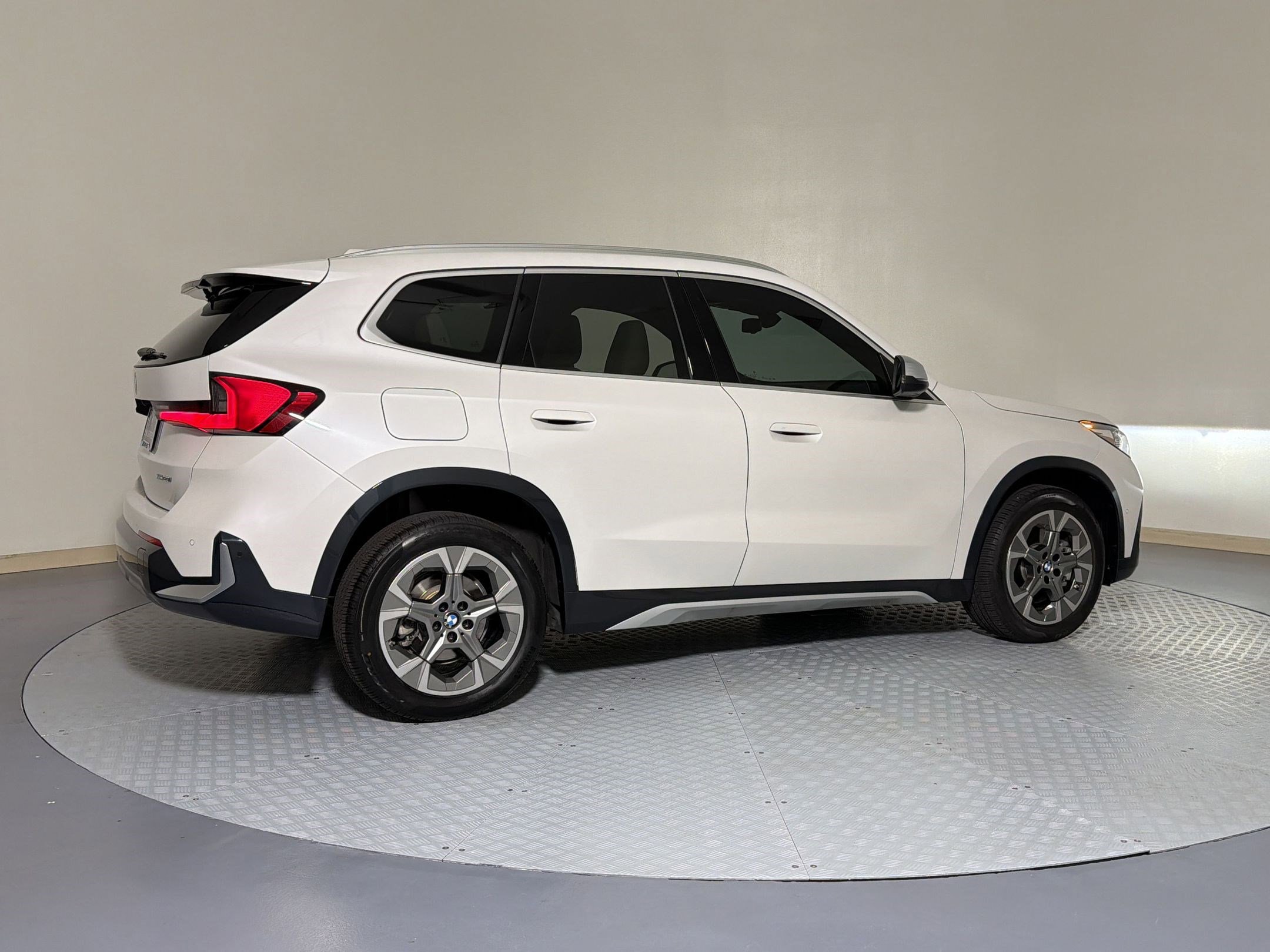 Certified 2023 BMW X1 xDrive28i w/ Convenience Package AWD/4WD image 8