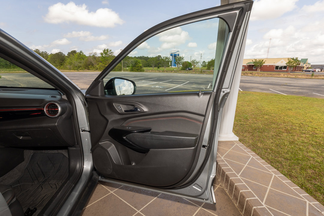 Used 2025 Chevrolet Trax RS w/ Sunroof Package image 19