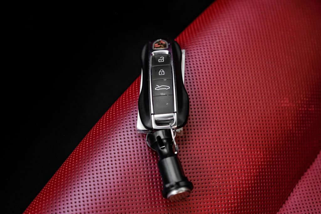 Used 2023 Porsche 911 Carrera RWD image 40