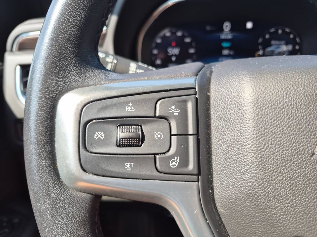 Used 2022 Chevrolet Suburban LT w/ Luxury Package AWD/4WD image 14